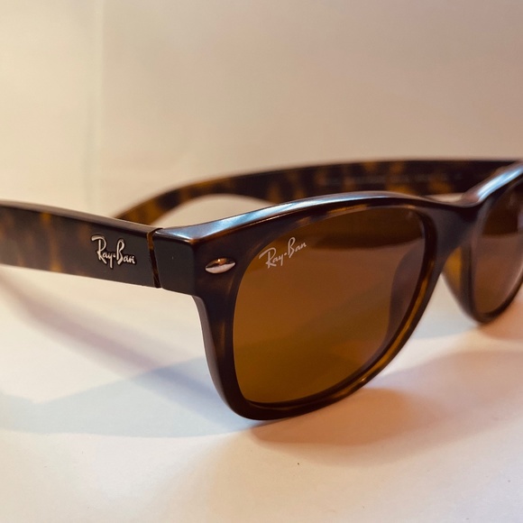 Ray Ban Wayfarers model #2132 52 mm lens Tortoise Brown - Picture 1 of 8
